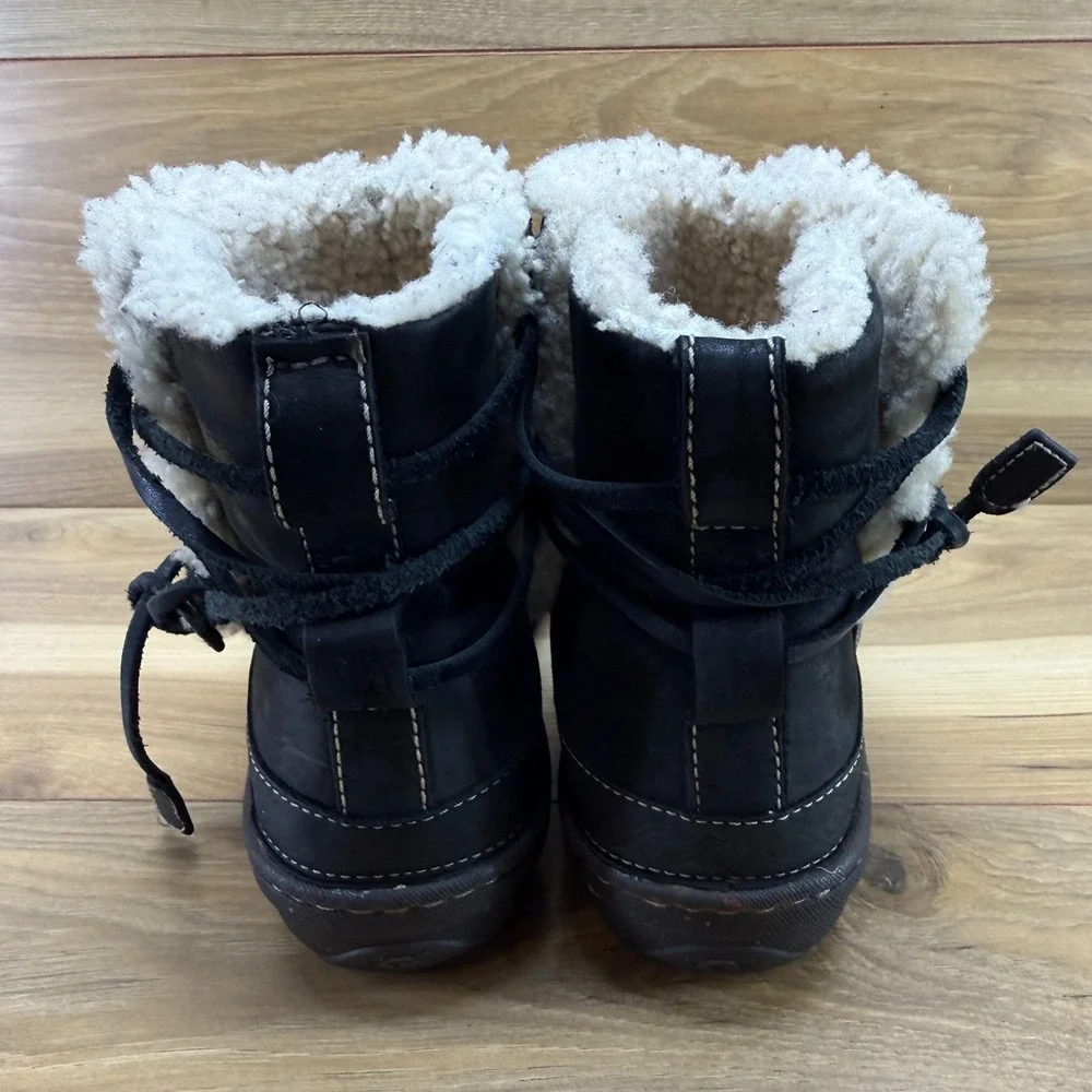 UGG Cove Ankle Boots 10 Black Leather Shearling Fur Lined Cozy Sherpa Cabin Core